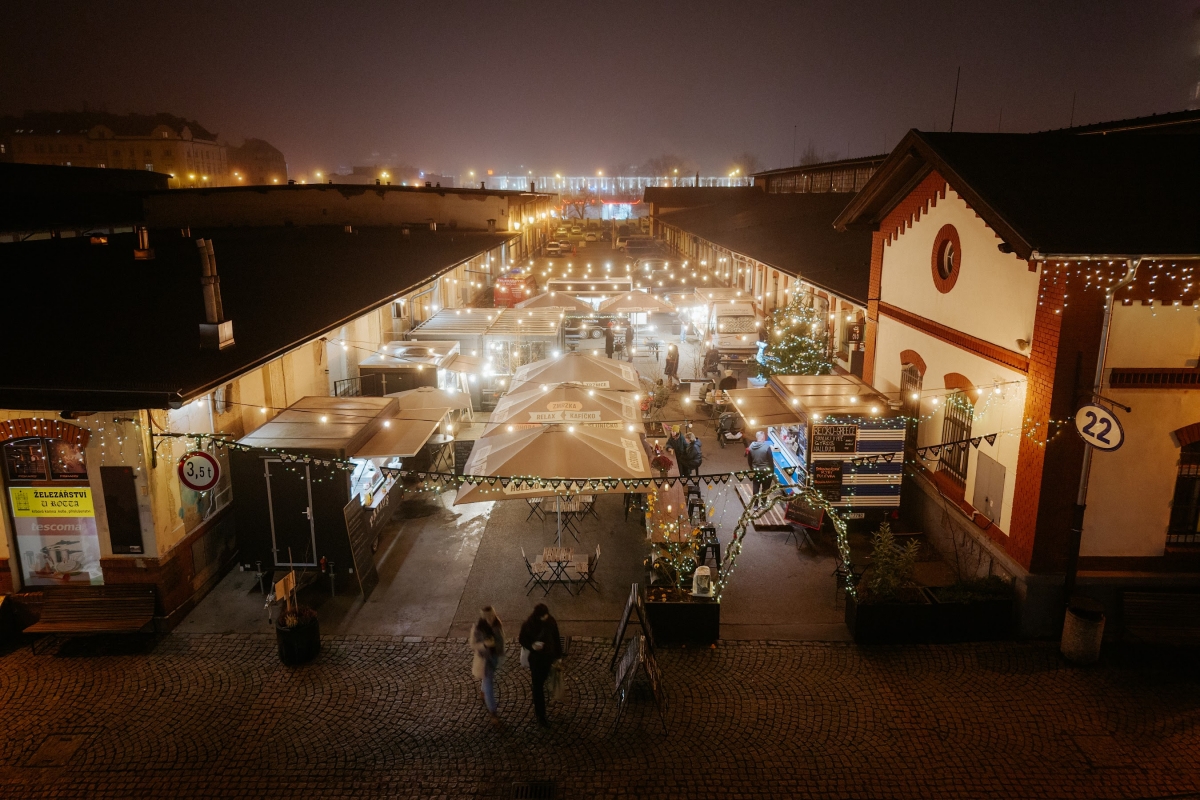 OPEN CALL – Vánoční strom v Holešovické tržnici